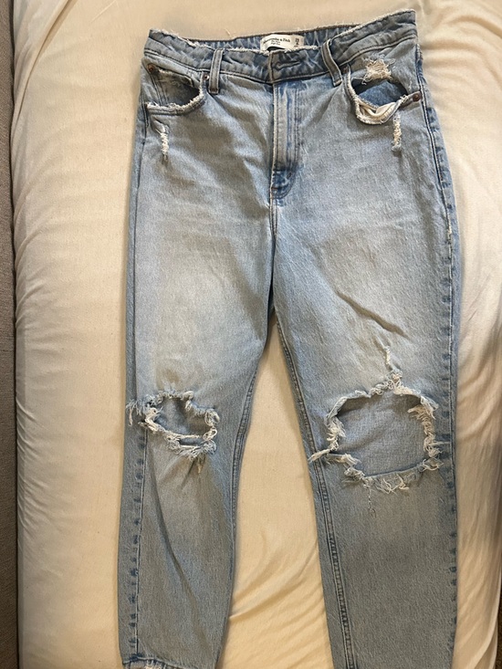 Abercrombie & Fitch Denim - Abercrombie Curve 8S Distressed Jeans